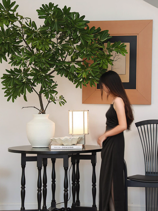 Atelier Patina – Vintage Ceramic Vase with Parchment Glow Table Lamp