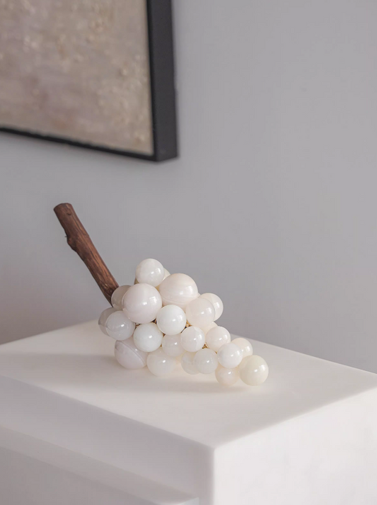 Vigne Éternelle – Vintage Jade-Style Grape Sculpture Accent